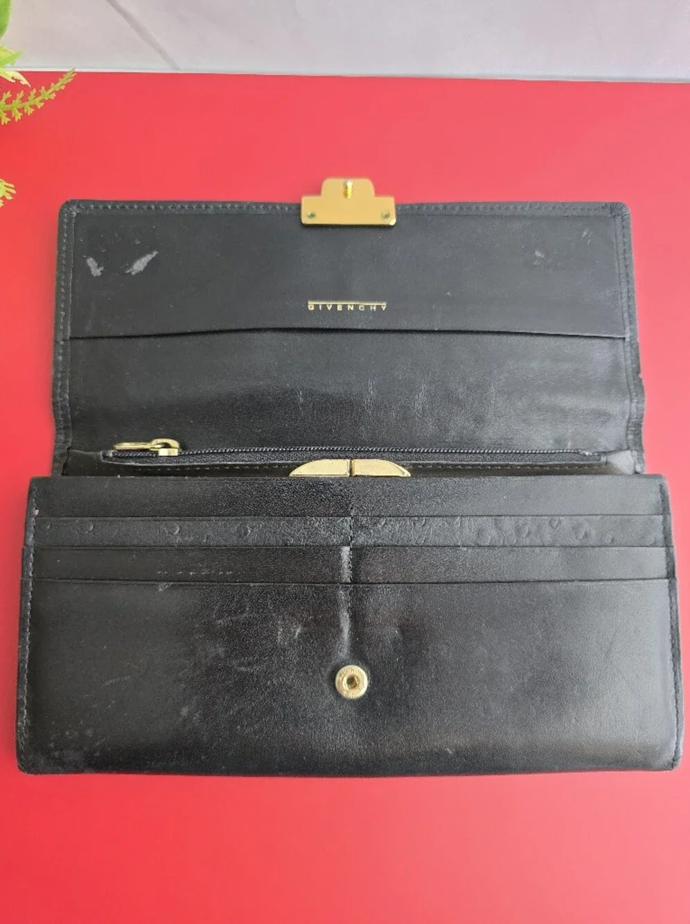 Givenchy classic continental